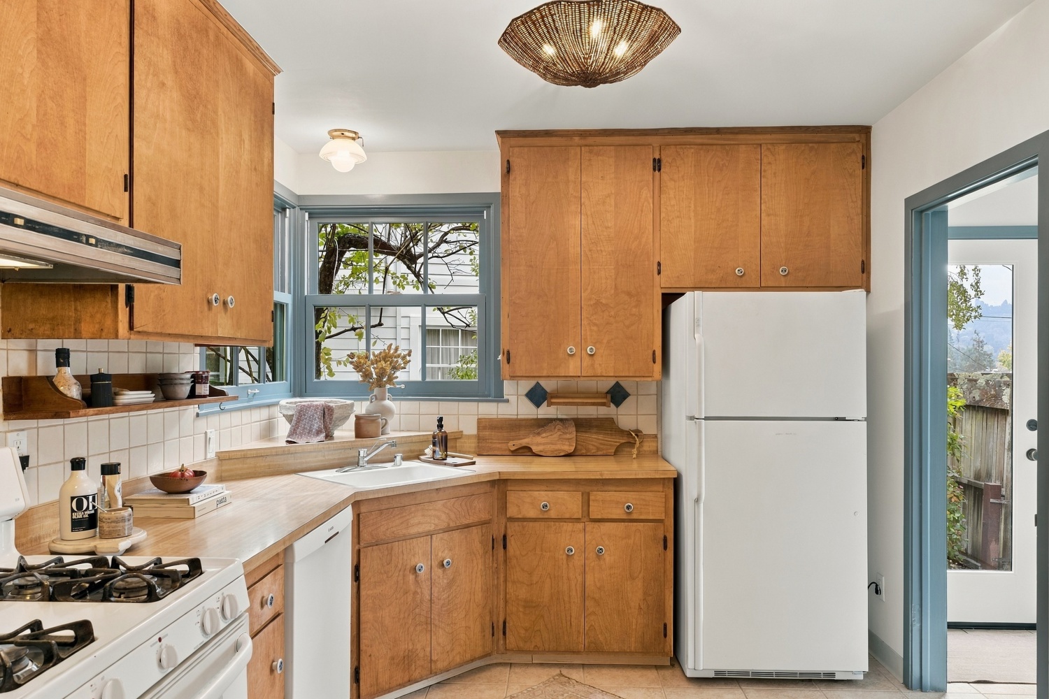 40 Alvarado Ave